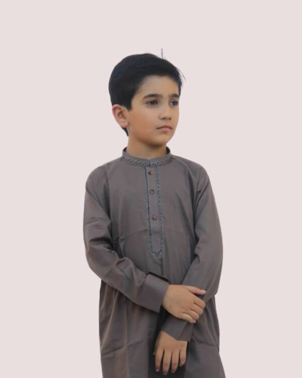 Khaiss. deals with best quality and beautiful design product grey cotton embroided kurta for kids children picture online shopping in islamabad rawalpindi peshawar nowshera lahore karachi pakistan